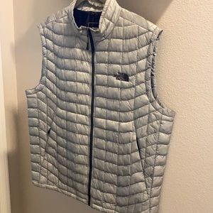 Men’s North Face lightweight vest. Size Large. Like new